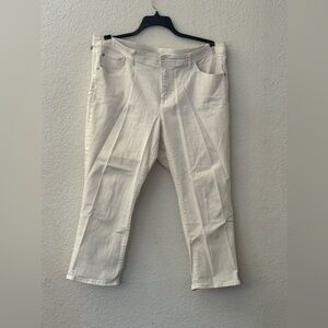 Evri white plus stretchy ankle jeans. Size 18